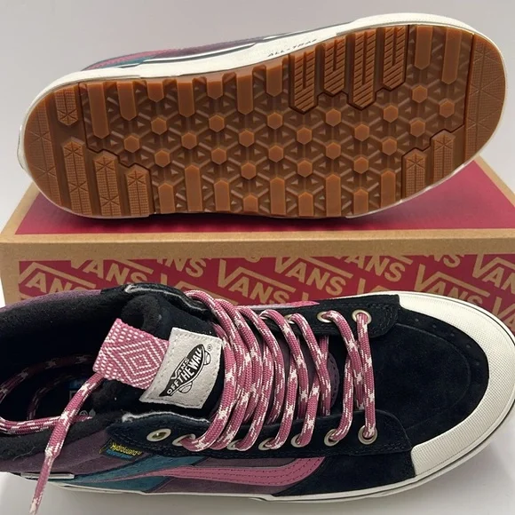 Vans WMNS Sk8-Hi Mte-2 Trekker Multi Color
VNOA5HZZMUL
Boots Cold Weather Snkrs - Picture 3 of 16